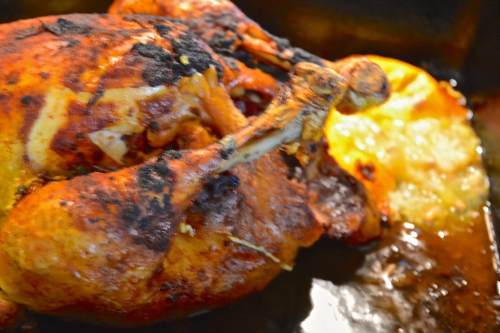 Pollo asado relleno de alubias
