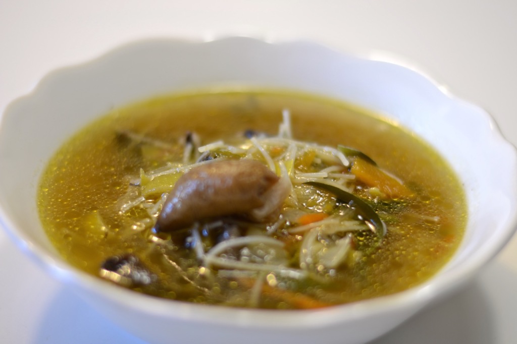 Sopa de verduras con tallarines