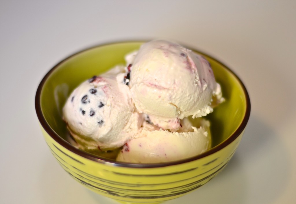 Helado de yogurt con moras