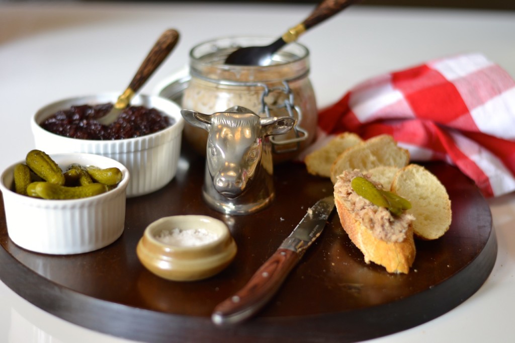 Rilletes con confitura de cebolla morada