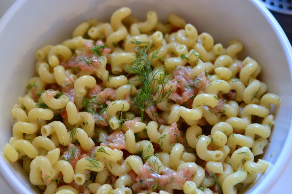 Ensalada de pasta y salmón
