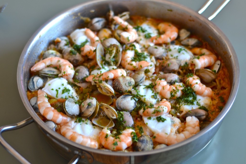 Arroz con rape, langostinos y almejas
