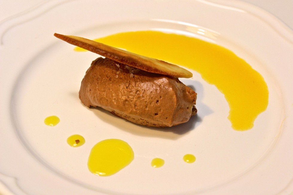 Mousse de chocolate con mandarina y aceite de oliva